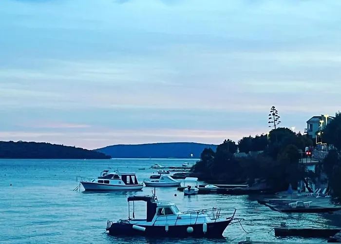 First Row To The Sea - Ideal For Families - Sea At Your Doorstep - House Sisko Сasa de vacaciones