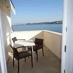 First Row To The Sea - Ideal For Families - Sea At Your Doorstep - House Sisko *