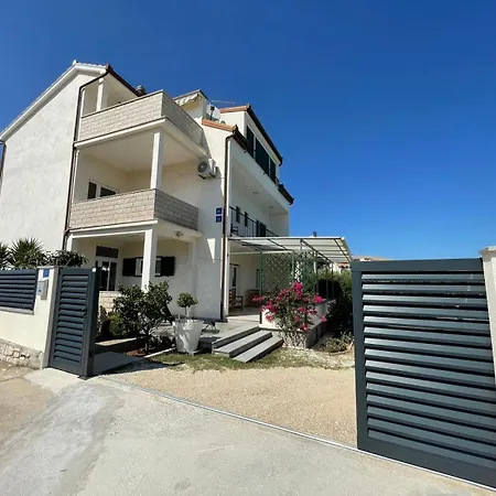 First Row To The Sea - Ideal For Families - Sea At Your Doorstep - House Sisko * Trogir