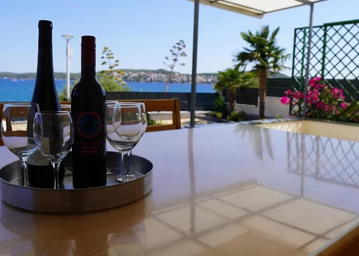 Ferienhaus First Row To The Sea - Ideal For Families - Sea At Your Doorstep - House Sisko Trogir