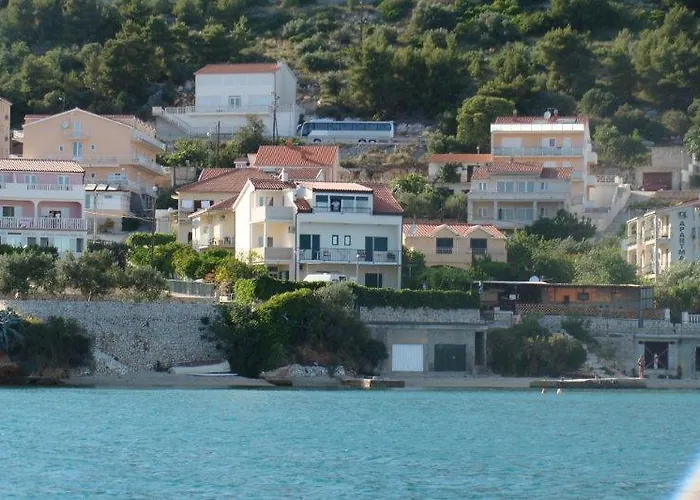 First Row To The Sea - Ideal For Families - Sea At Your Doorstep - House Sisko Ferienhaus Trogir