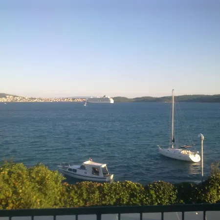 Tatil Evi First Row To The Sea - Ideal For Families - Sea At Your Doorstep - House Sisko Trogir